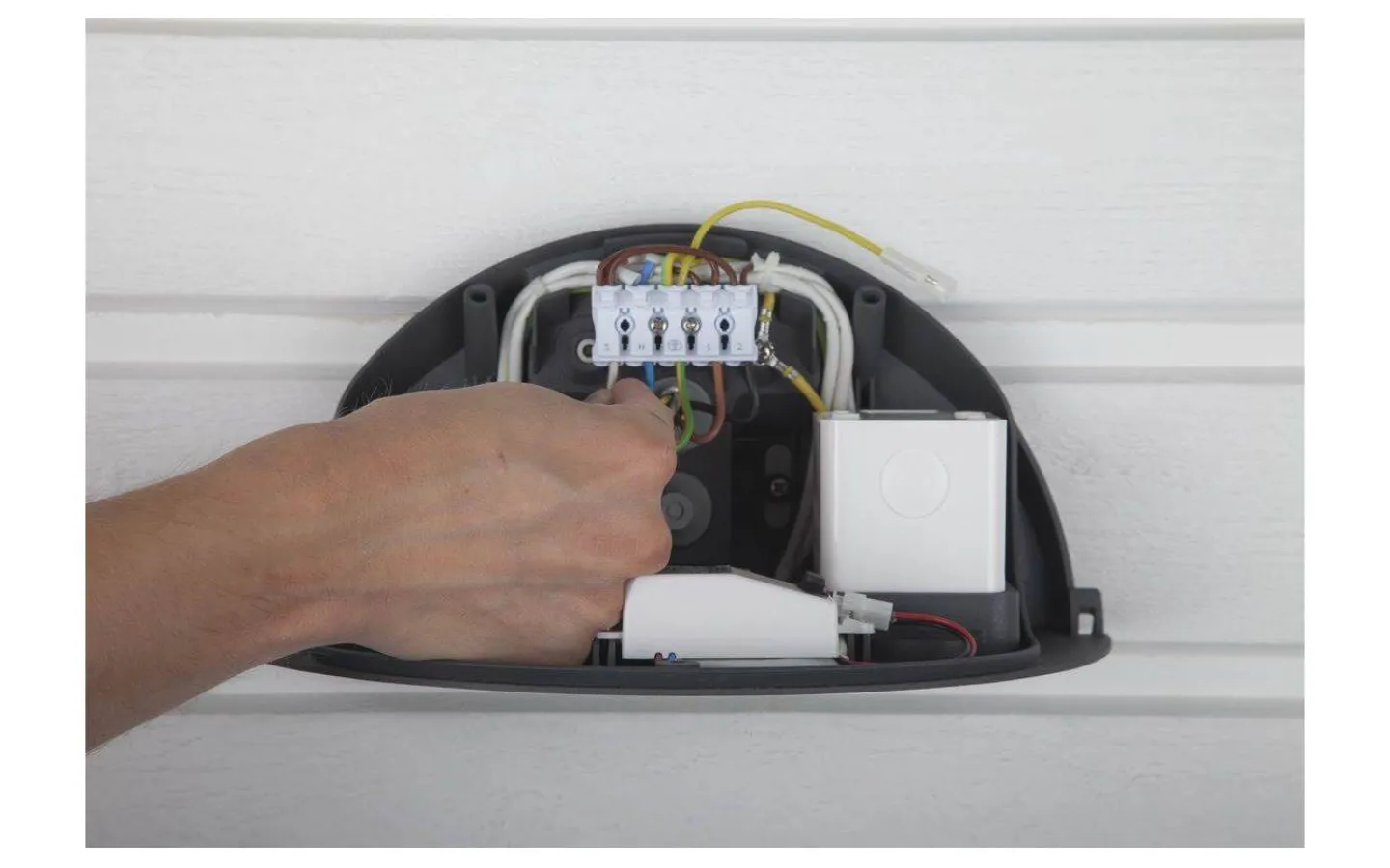 Hidealite Arc Vägglampa med uttag LED 3000K 7W Vit IP54* Upp Eller Nedljus Lampor|Vägglampor Utomhus
