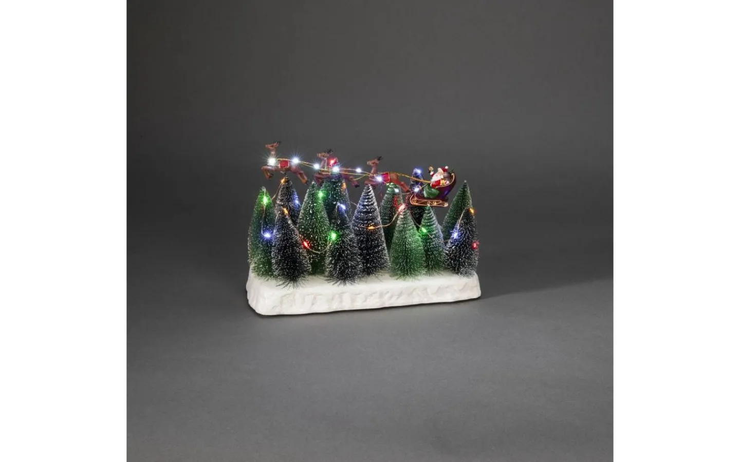 Konstsmide Batteridriven Inomhusdekoration Granskog med Tomte & Släde* Batteri Julpynt Inomhus