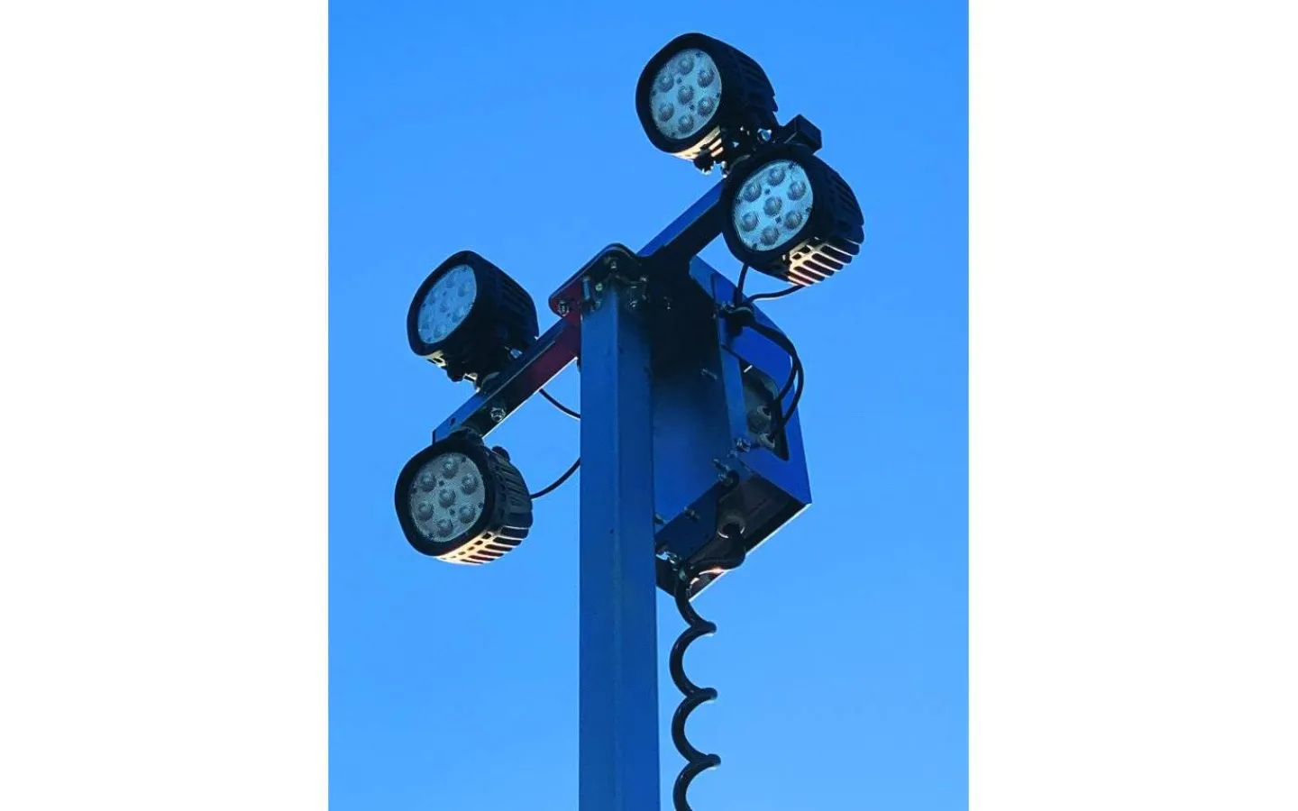 Malmbergs Belysningsmast 4x100W, 5,5m, batteridrift* Allmänbelysning|Led Strålkastare