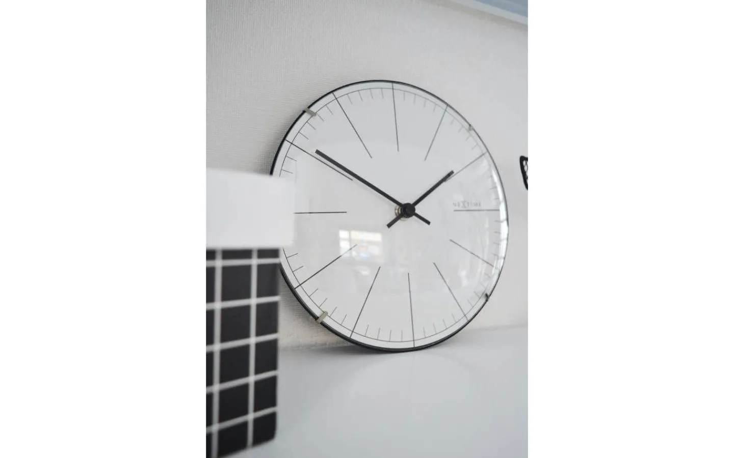 NeXtime Big Stripe Mini Dome Väggklocka Ø20cm Vit* Väggklockor