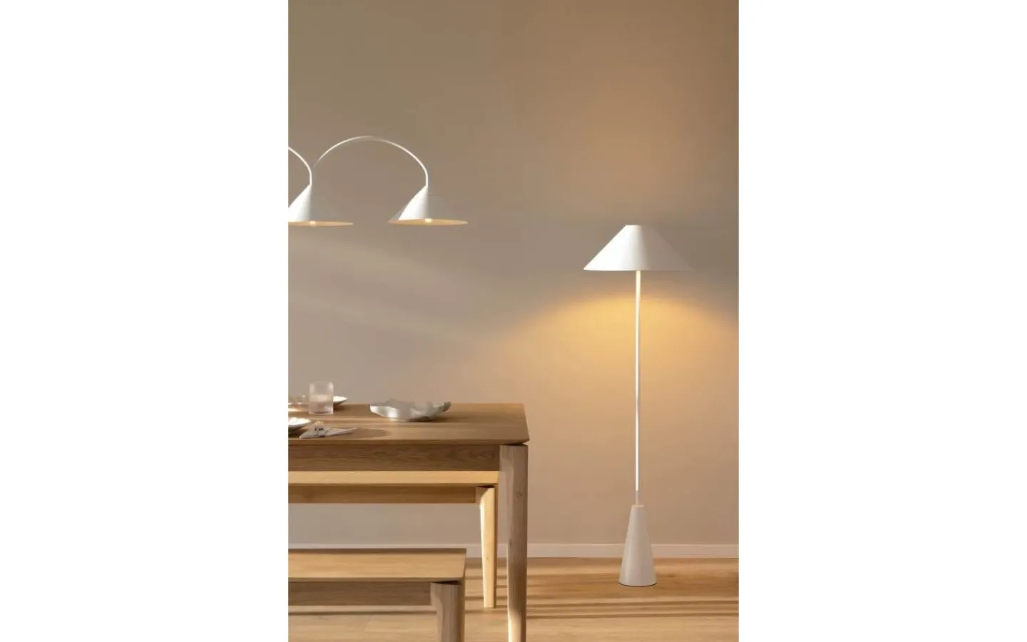 Globen Lighting Cannes Golvlampa 140cm Vit* Golvlampor