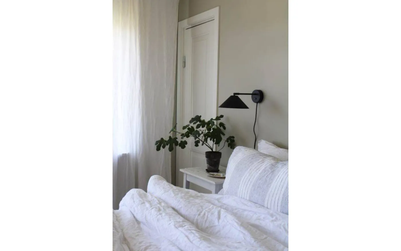 Cannes Vägglampa 20cm Svart