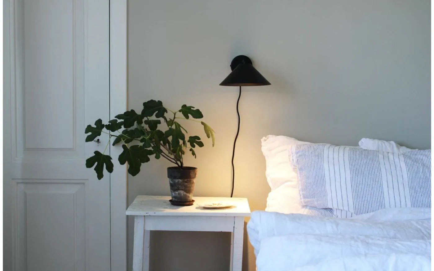 Cannes Vägglampa 20cm Svart