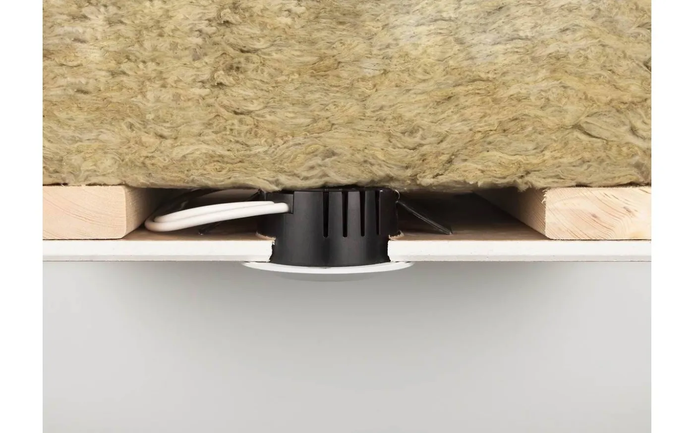 Comfort Smart ISO Spotlight Dim to Warm 6W Vit IP44