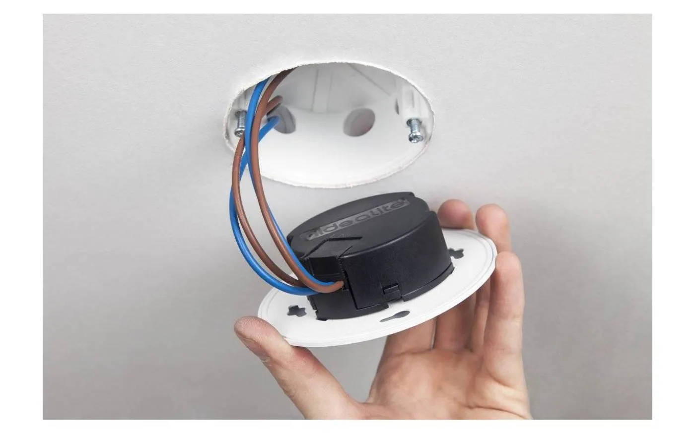 Comfort Smart ISO Spotlight Dim to Warm 6W Vit IP44