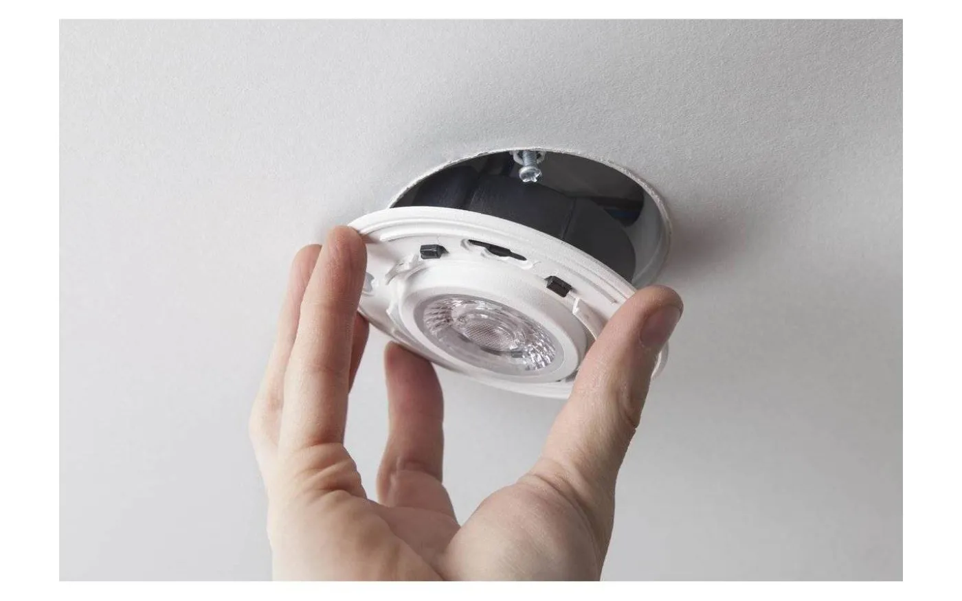 Comfort Smart ISO Spotlight Dim to Warm 6W Vit IP44