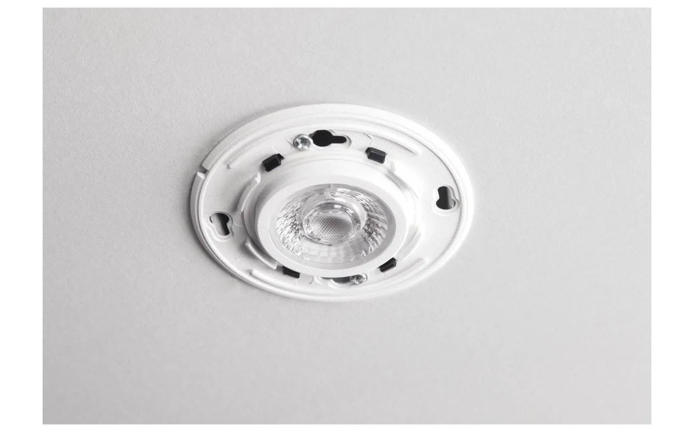 Comfort Smart ISO Spotlight Dim to Warm 6W Vit IP44