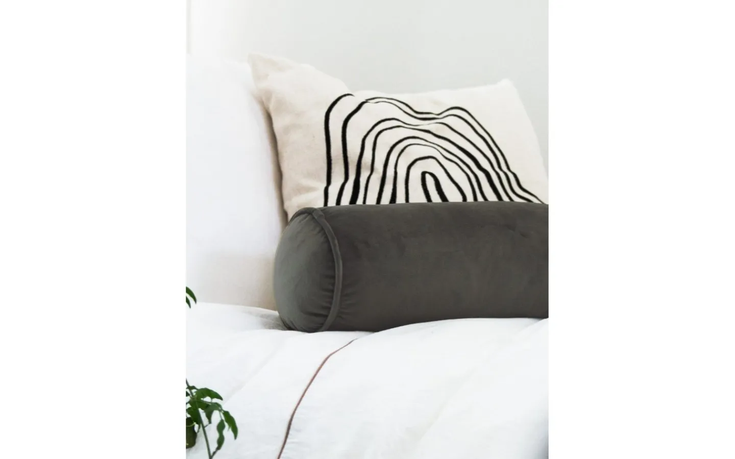 Svanefors Estelle Sammet Kudde Mellangrå 15x15x45cm* Fyllda Kuddar