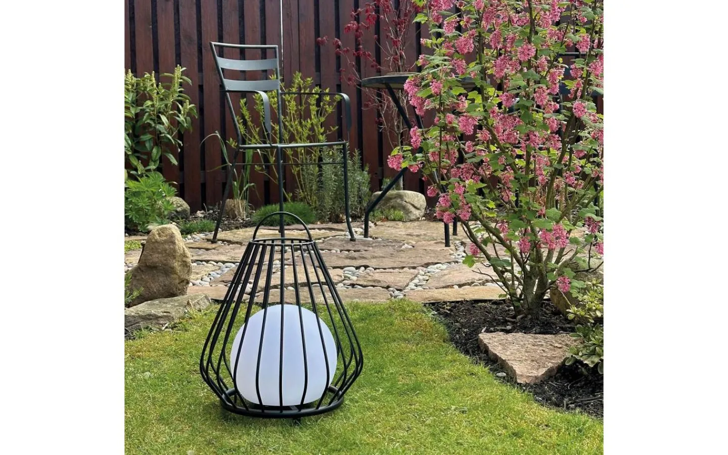 Dyberg Larsen Evesham Laddbar/Solcells Lykta 38cm LED 2700K Grön IP44* Ljuslyktor|Uppladdningsbara Lampor Utomhus