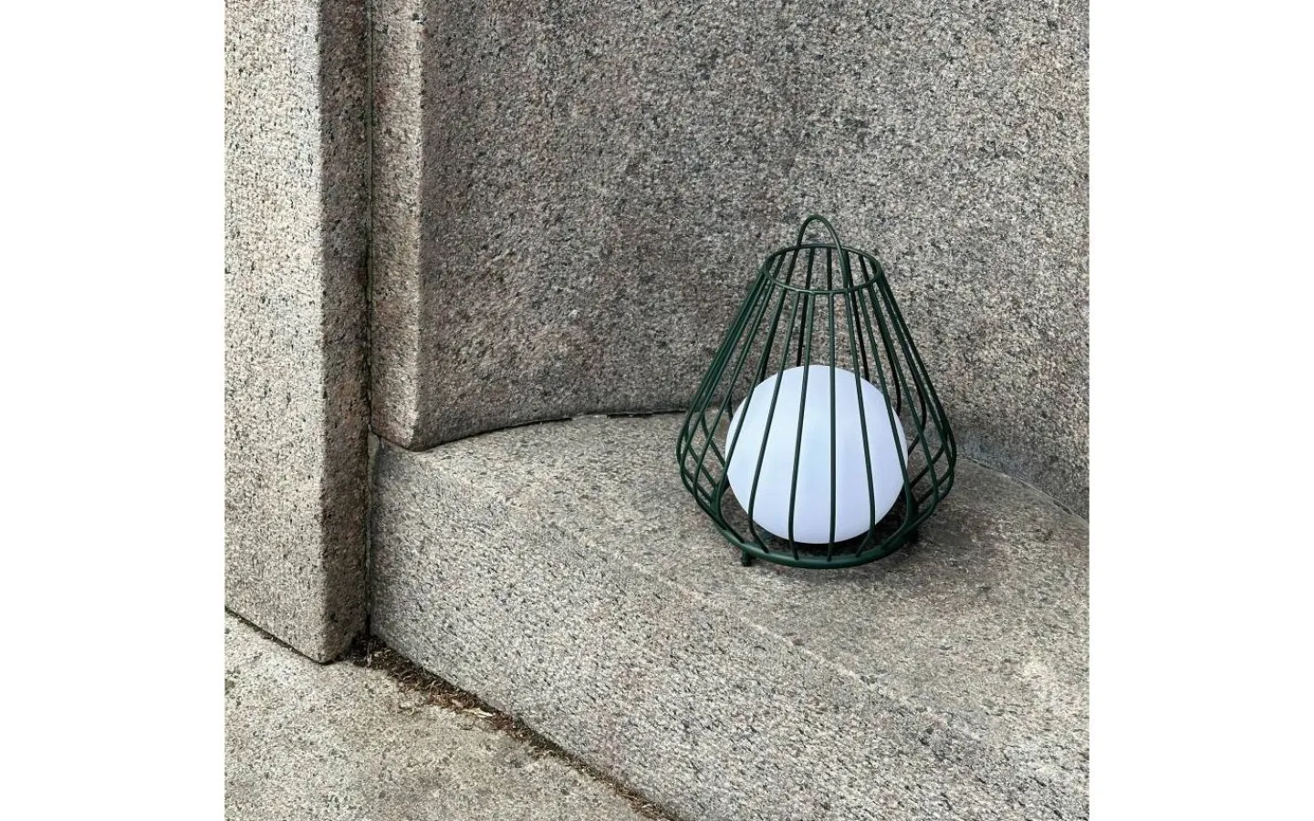 Dyberg Larsen Evesham Laddbar/Solcells Lykta 38cm LED 2700K Svart IP44* Ljuslyktor|Uppladdningsbara Lampor Utomhus