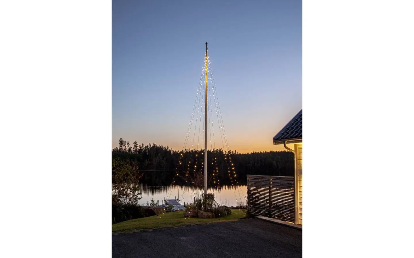 Shiny Warm White Ljusslingor (2700K)<Star Trading Flaggstångsbelysning Shiny Warm White 10m 500LED IP44