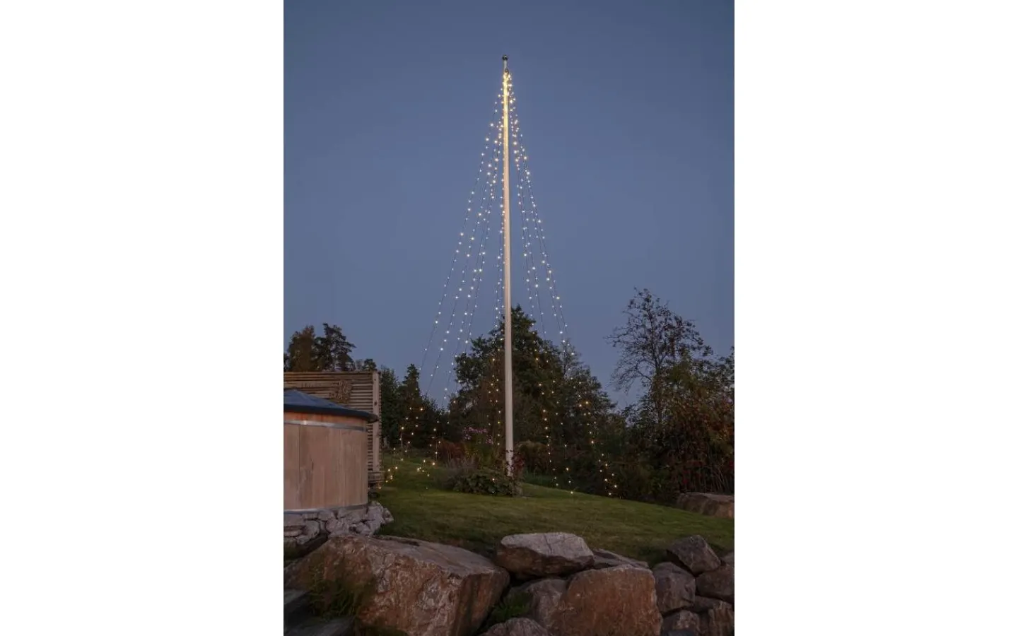 Shiny Warm White Ljusslingor (2700K)<Star Trading Flaggstångsbelysning Shiny Warm White 10m 500LED IP44