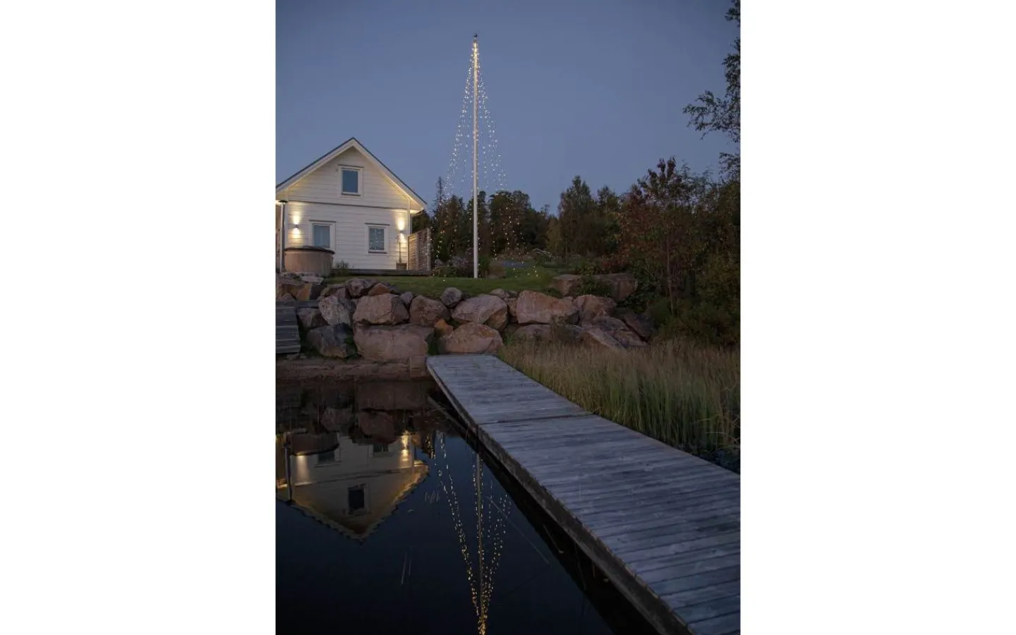 Shiny Warm White Ljusslingor (2700K)<Star Trading Flaggstångsbelysning Shiny Warm White 10m 500LED IP44