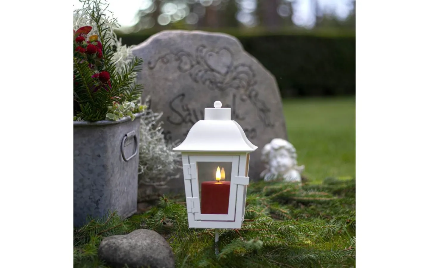 Flamme Batteriljus (Hela Serien)|Flamme Batteriljus (Hela Serien)<Star Trading Flamme Paula Blockljus 10cm Utomhusbruk Timer/Sensor Röd 2000h