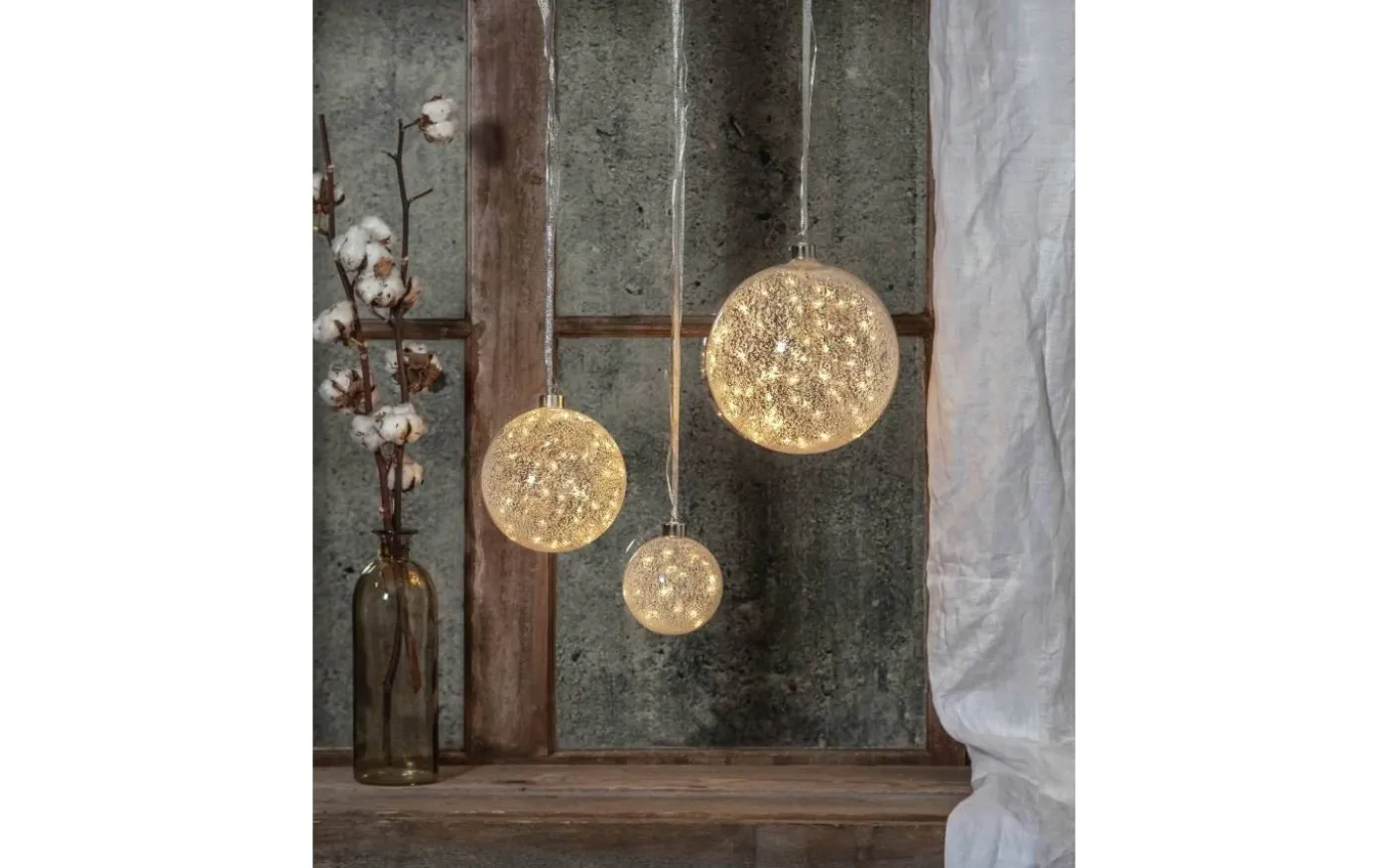 Glow Snow Batteridriven Glaskula med Timer 11cm Frostad