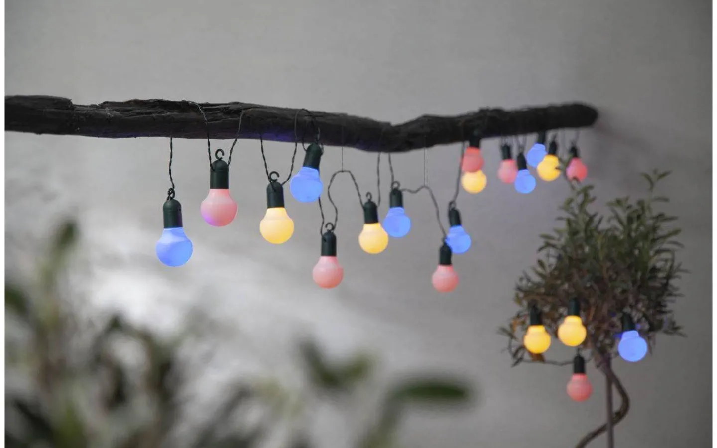 Star Trading Hooky Ljusslinga 5,7m 20L Färgmix IP44* Partyslingor Utomhus 230V|Partyslingor Utomhus 230V
