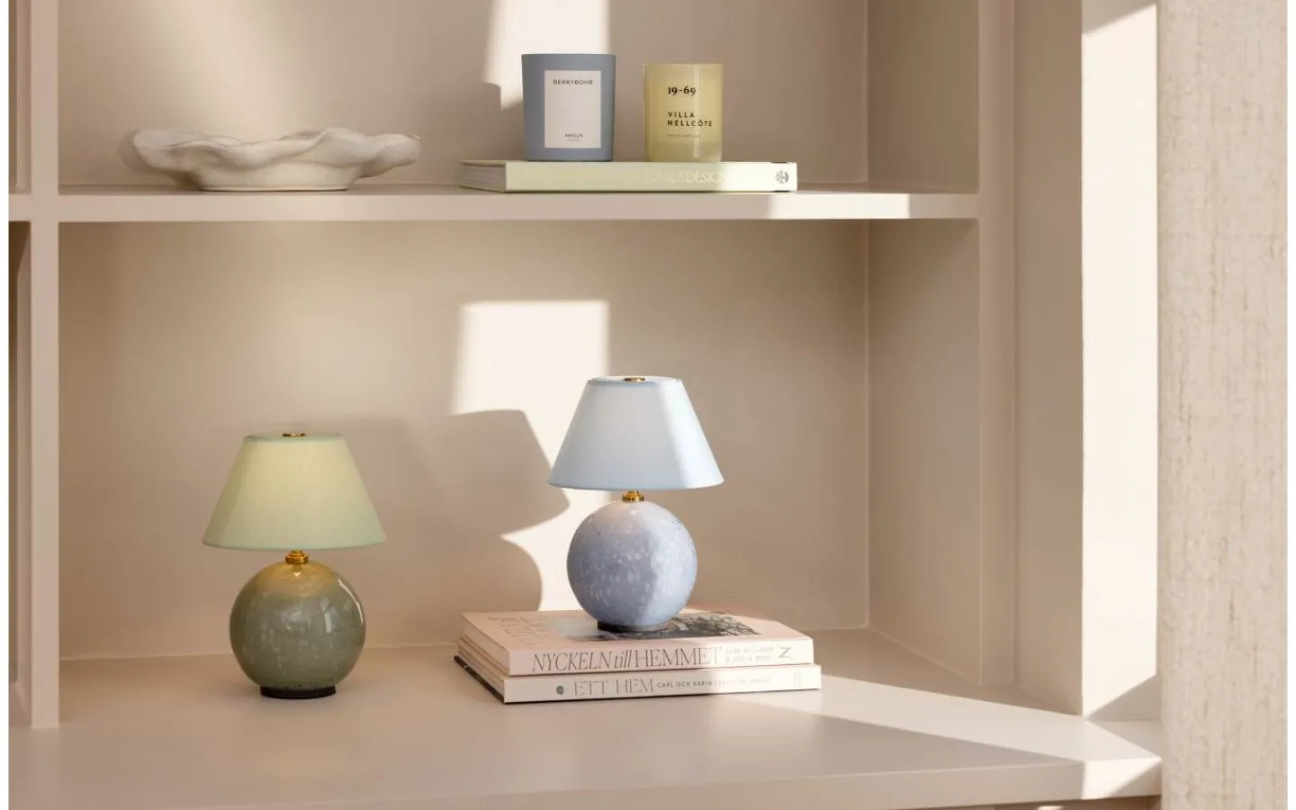 Uppladdningsbara Lampor Inomhus|Bordslampor<Globen Lighting Iris Portabel Bordslampa 23cm Duvblå