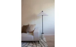 Vardagsrum|Golvlampor<Globen Lighting Matisse Golvlampa 150cm Vit/Svart