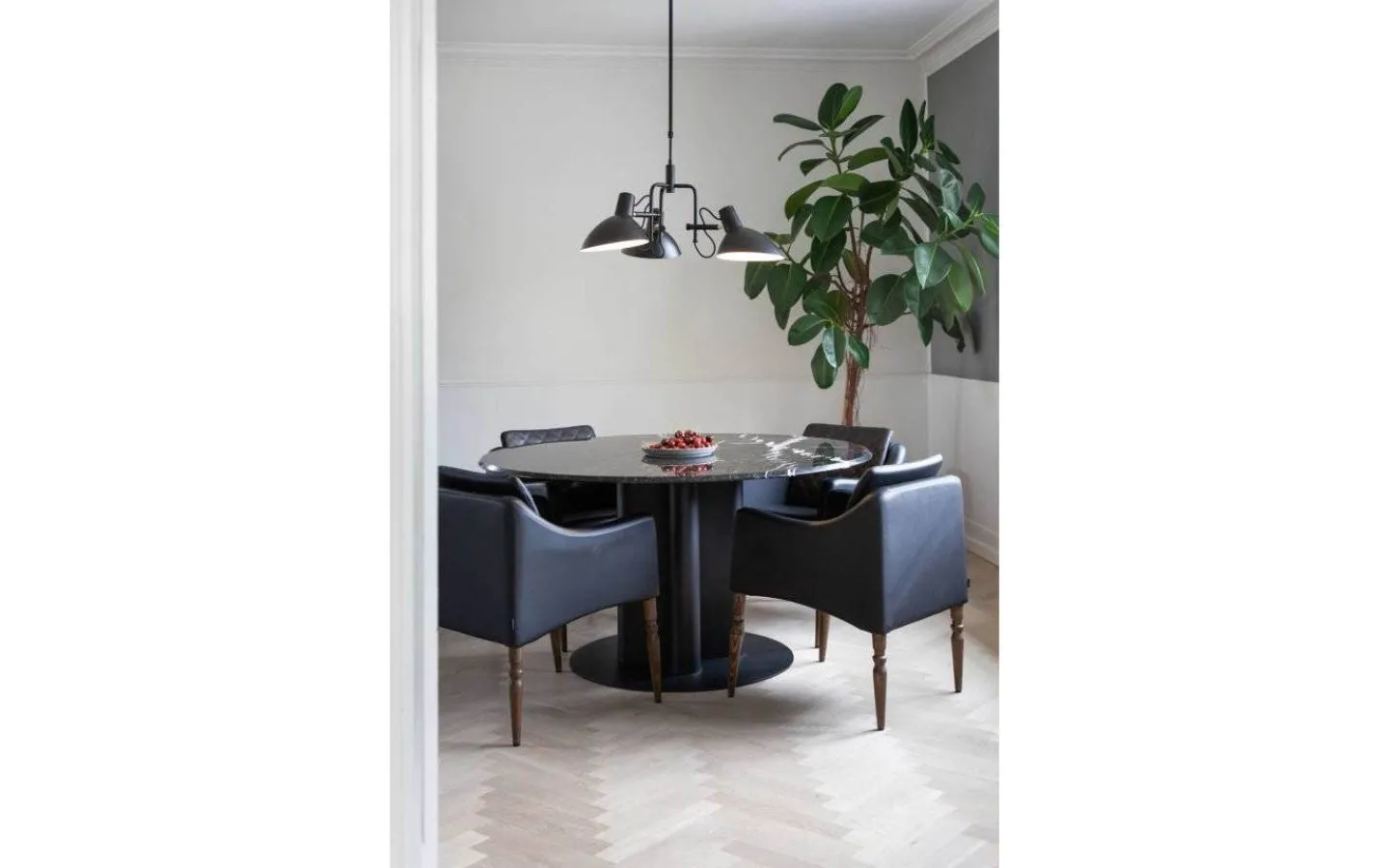 Halo Design Metropole Taklampa Ø73cm Svart* Stora Taklampor Ø70-150 Cm