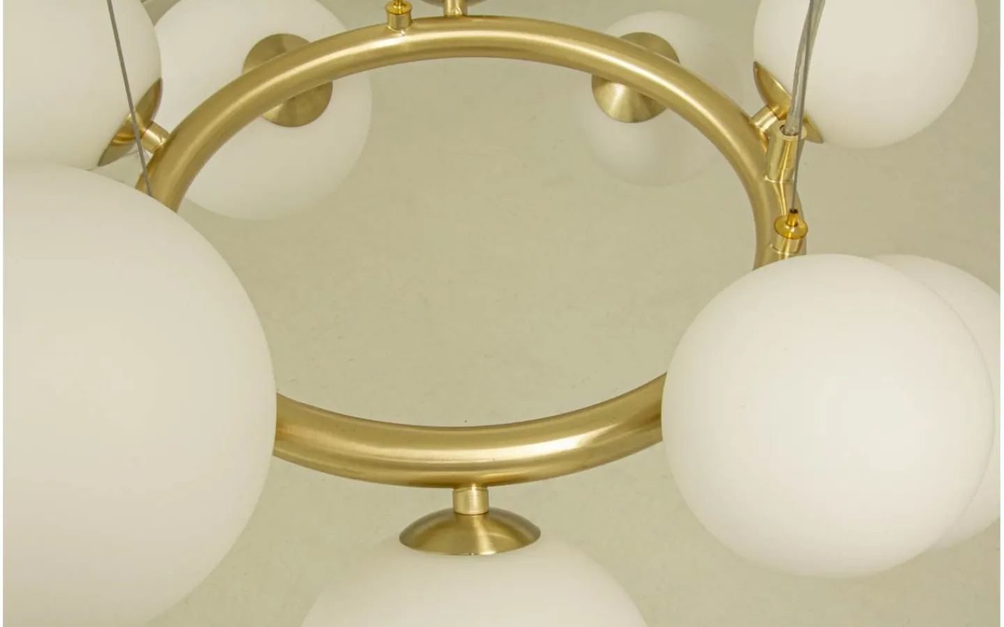 Aneta Molekyl Taklampa 50cm Matt Mässing/Opalvit* Stora Taklampor Ø50-69 Cm