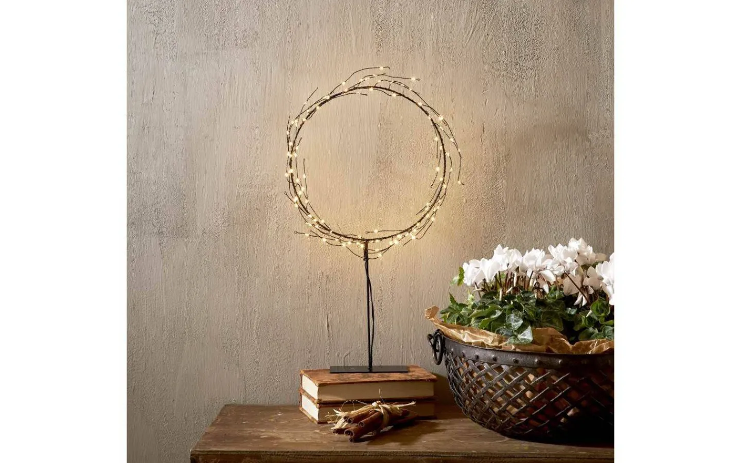 Kransar|Julpynt Inomhus<Star Trading Nike Krans på fot 45cm LED Svart Inomhus