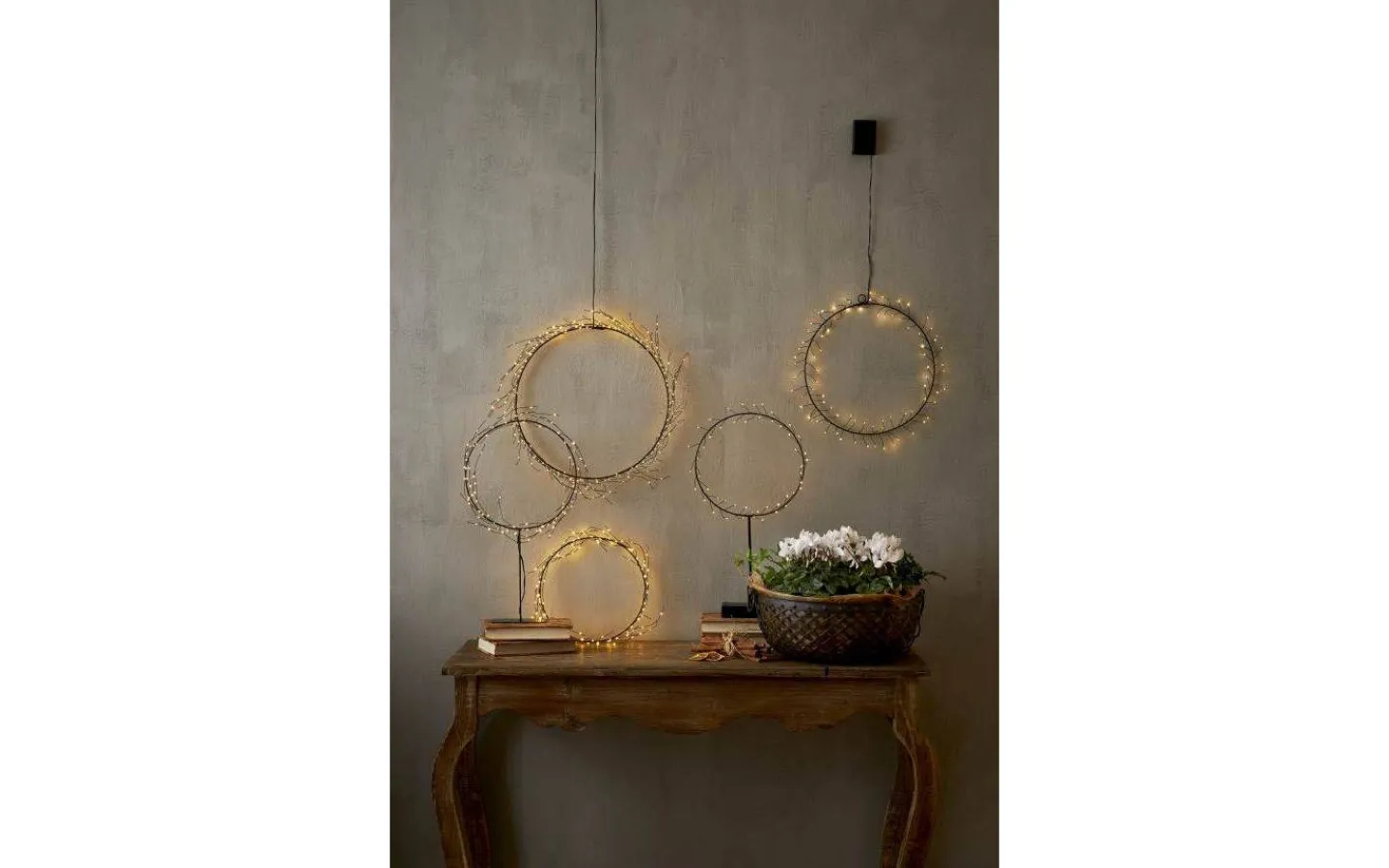 Kransar|Julpynt Inomhus<Star Trading Nike Krans på fot 45cm LED Svart Inomhus