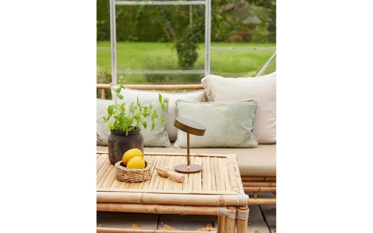 Halo Design On The Move Uppladdningsbar Bordslampa LED 3-Steg DIM Mässing* Uppladdningsbara Lampor Inomhus|Bordslampor