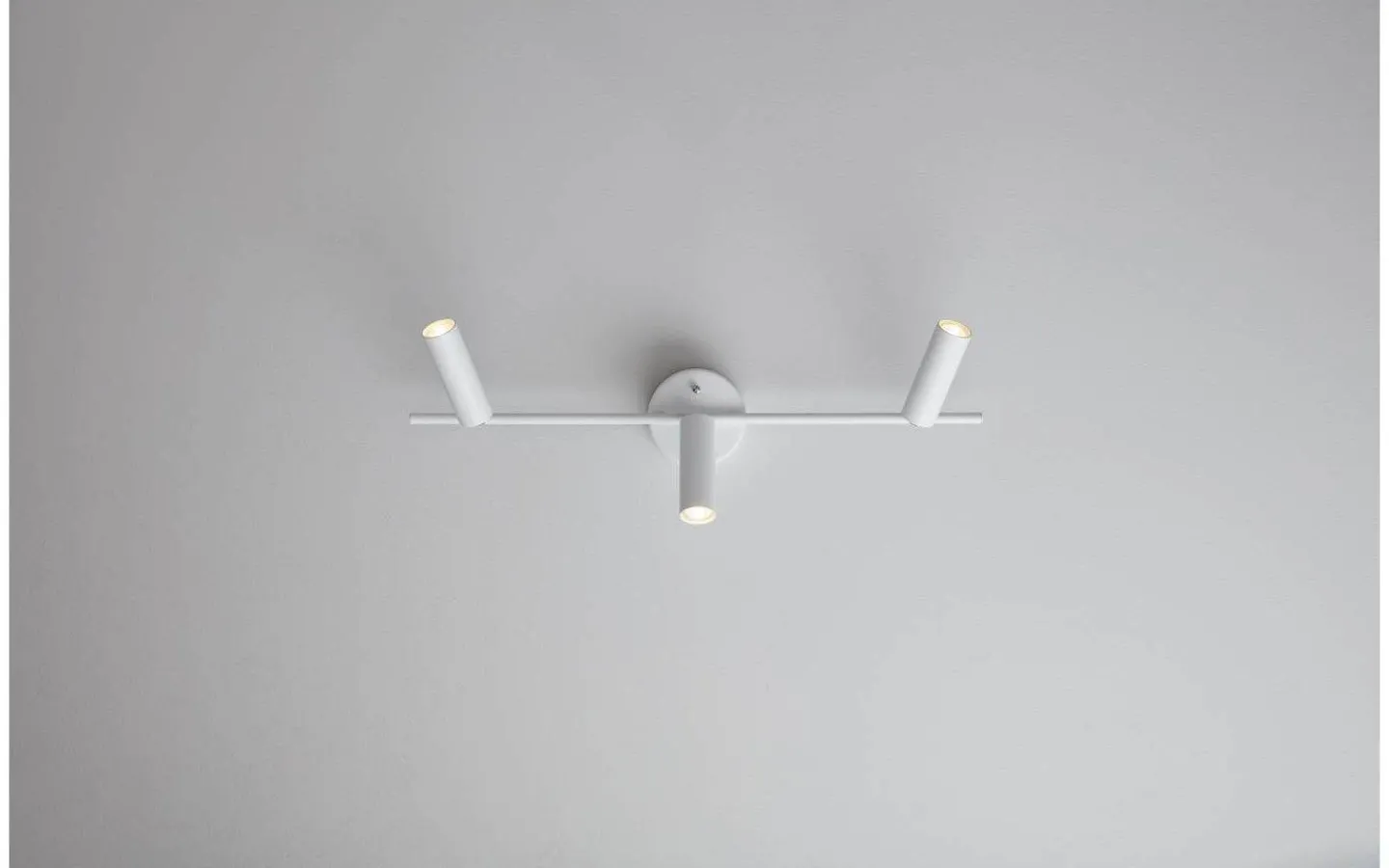 Herstal Pipeline Takspotlight 66cm 3L Mattvit* Avlånga Takspotlights|Takspot Med 3 Lampor