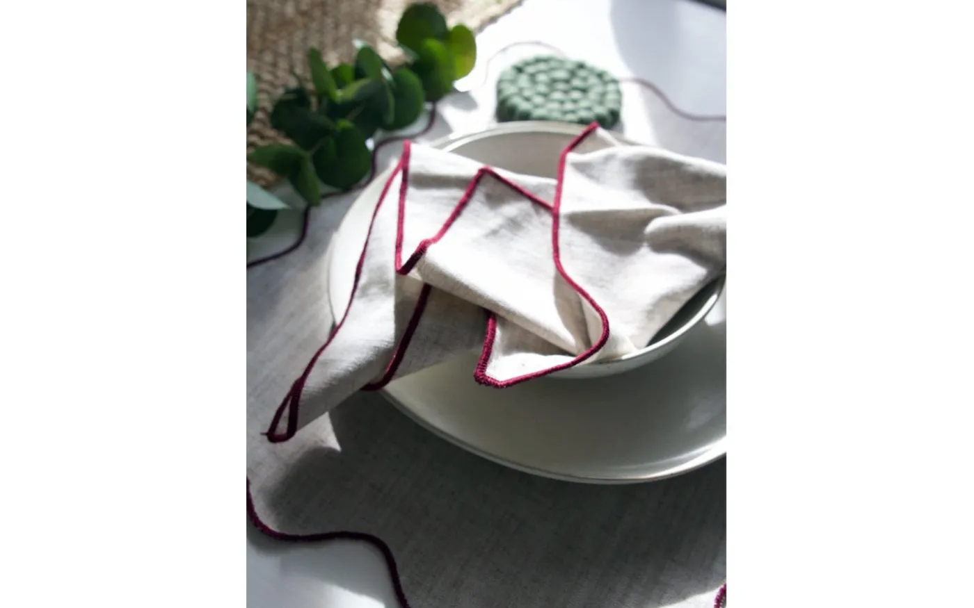 Sabina Tablett Vinröd 35x45cm