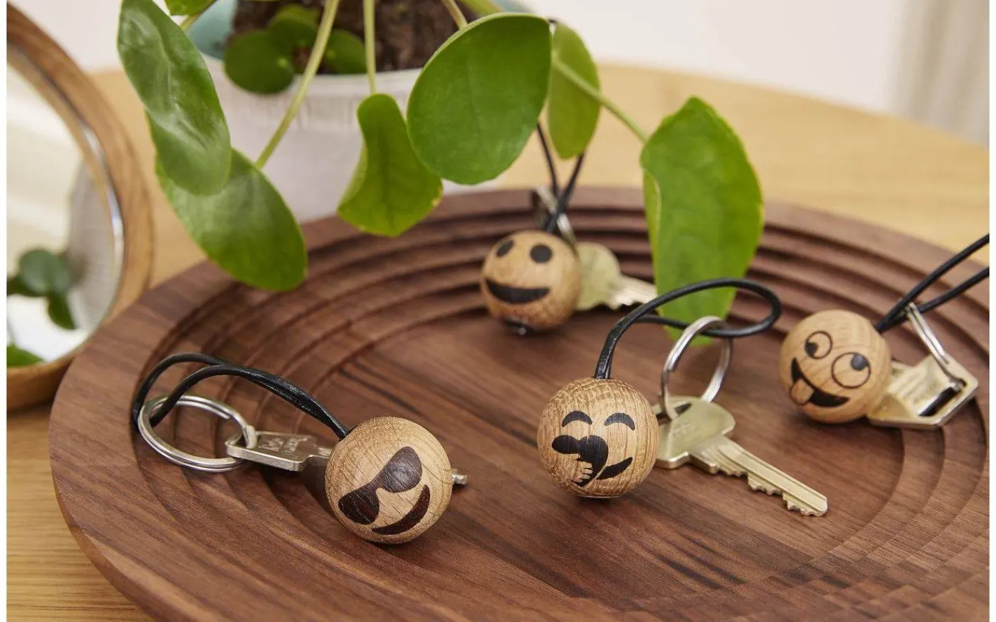 Trädekorationer<Spring Copenhagen Smiley Emoji Nyckelring Ø3cm Ek