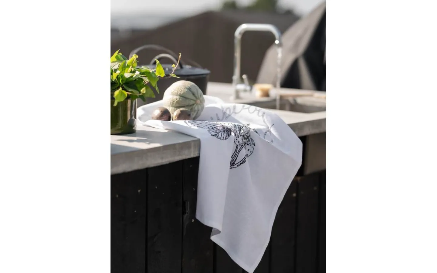 Svanefors Strawberry Kökshanduk Svart/Vit 47x70cm* Kökshanddukar