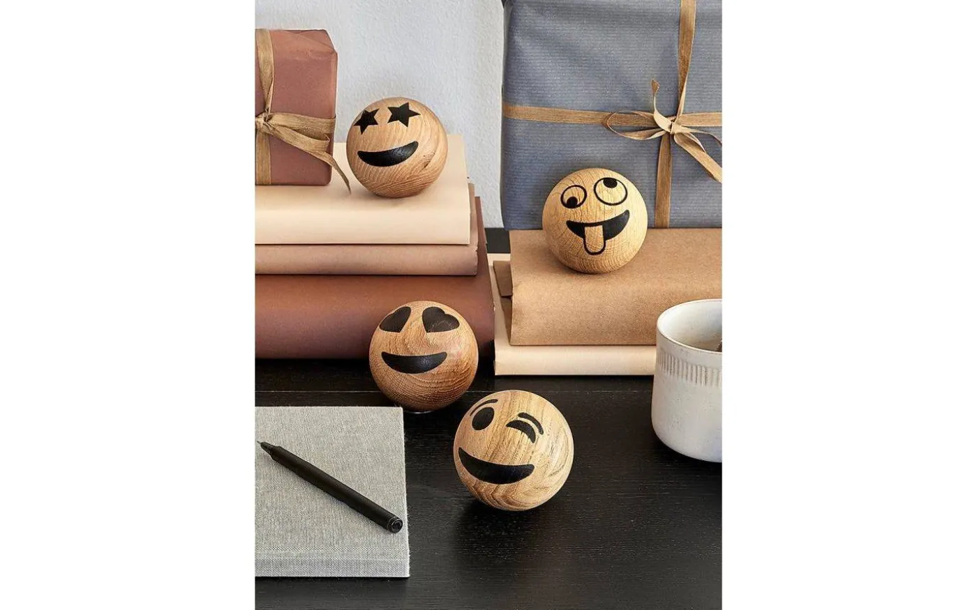 Winking Emojiboll 7cm Ek